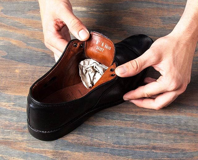 How Shine Your Shoes: Step 2. Fill your shoe.