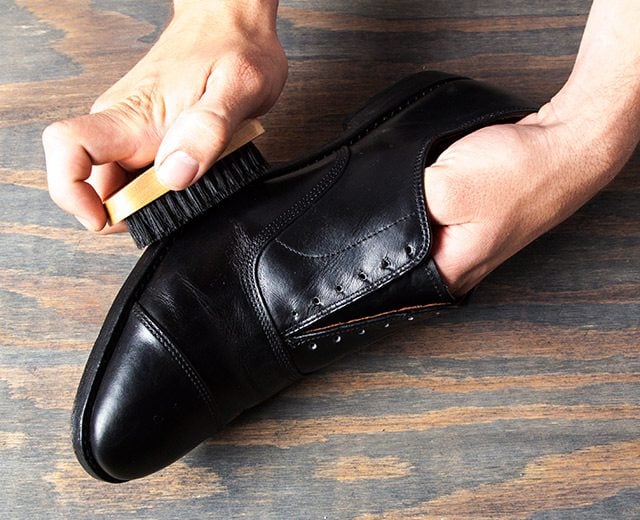 How Shine Your Shoes: Step 6. Buff.