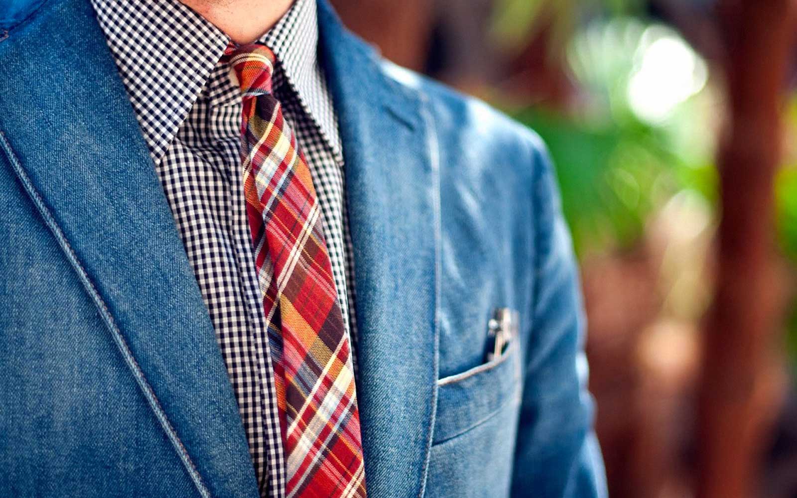 Man wearing plaid tie with casual suit