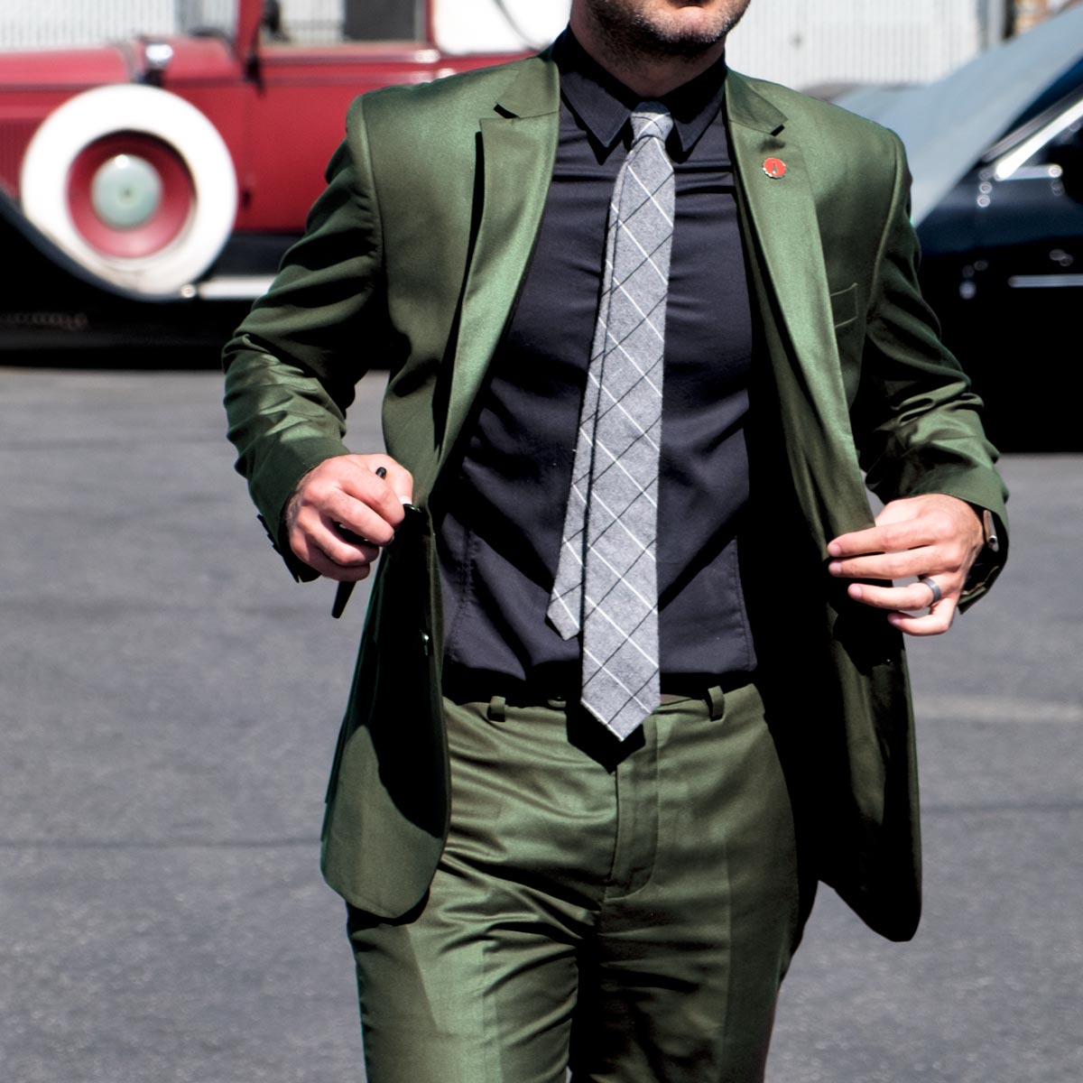 how-to-wear-bold-suits-green-2