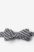 Black Blair Houndstooth Batwing Bow Tie Photo (0)