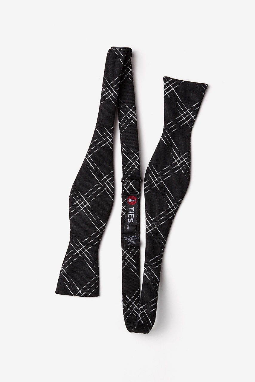 Escondido Black Skinny Bow Tie Photo (1)