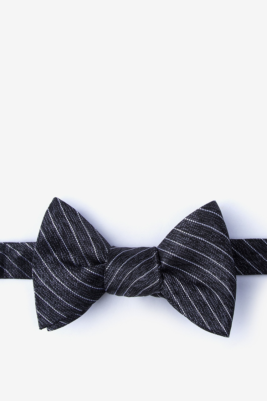 Robe Black Self-Tie Bow Tie Photo (0)
