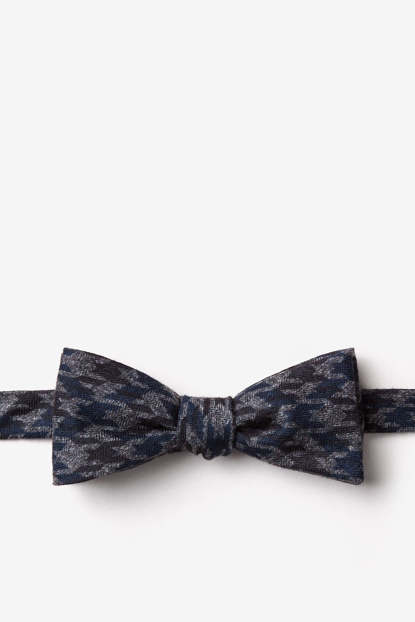 Chandler Navy Blue Skinny Bow Tie Photo (0)