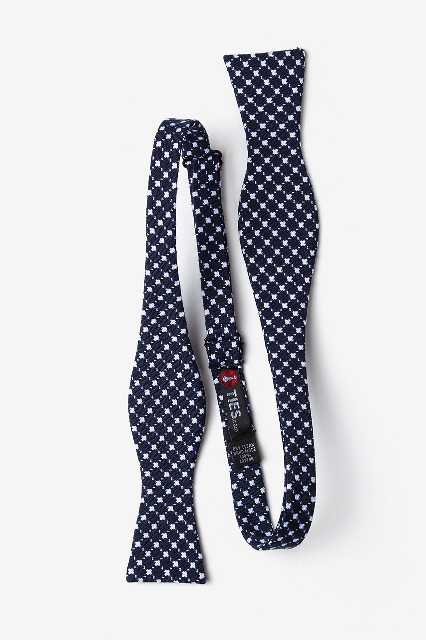 Descanso Navy Blue Skinny Bow Tie Photo (1)