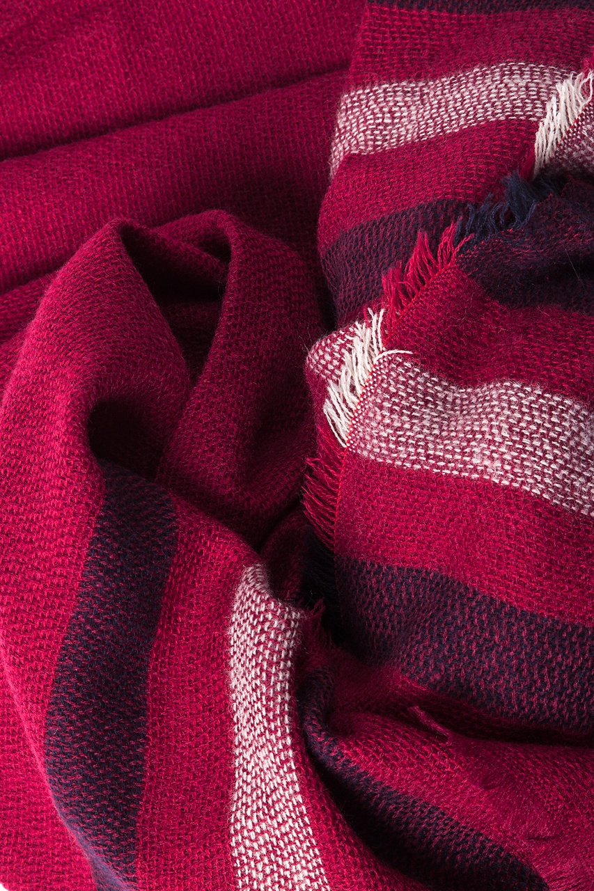Red Atlanta Stripe Knit Scarf Photo (1)