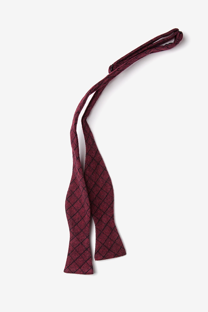 San Luis Red Skinny Bow Tie Photo (1)