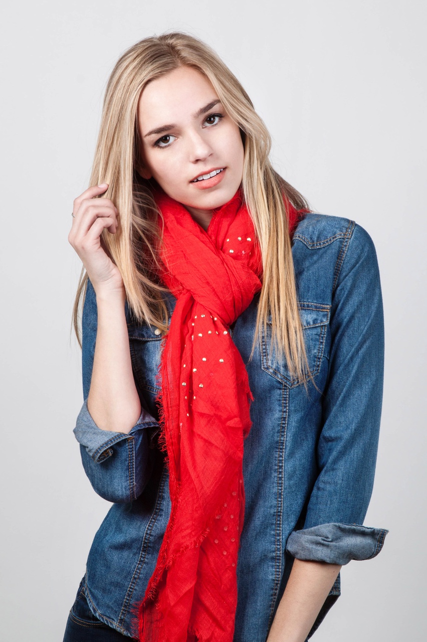 Red Taza Studded Scarf Photo (4)
